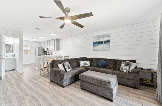 Walk To The Beach, Restaurants & Shipwreck Waterpark - 2.5 Miles From Pier Park