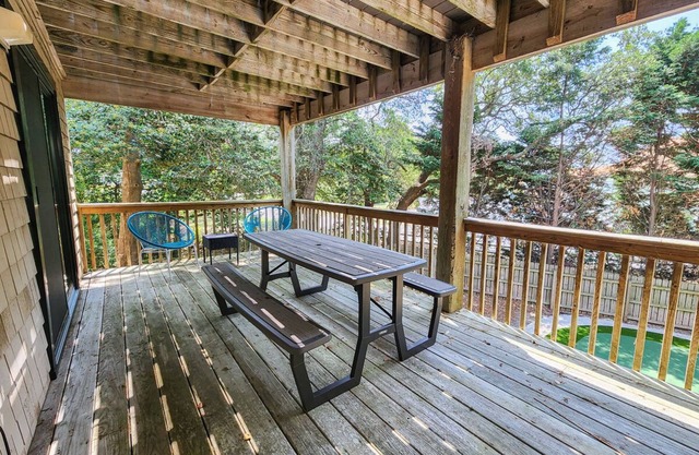 Walk to the beach or bike to Duck in this 6 BR home w/Private Pool & Hot Tub!