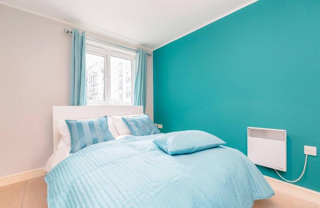 Walk to Tower Bridge 2BD up to 8