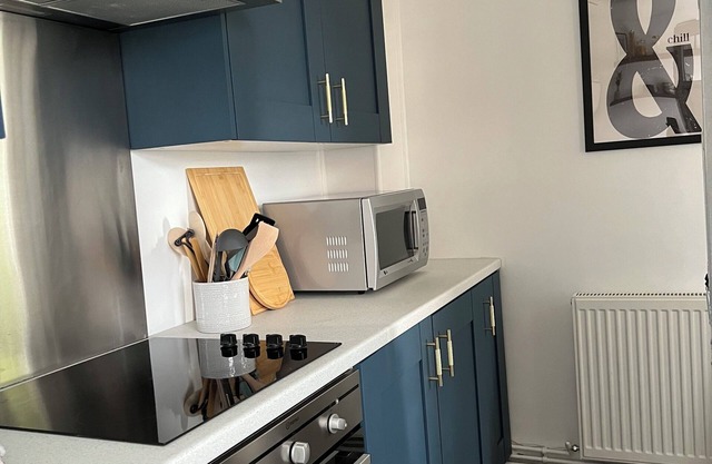 Walk to Windsor Castle/Grade II listed cottage, refurbished. Pet friendly!