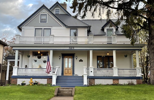 Walkable+ 4BR