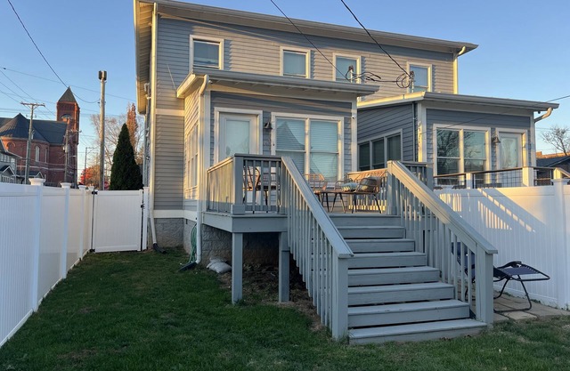 walkable charming historic area with bars/food & <10 minutes from nissan/broaway