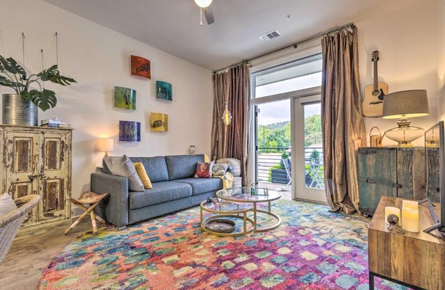 Walkable Downtown Asheville Condo with Balcony