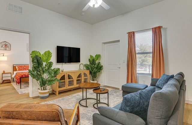 Walkable Downtown LaBelle Apt w/Private Balcony!