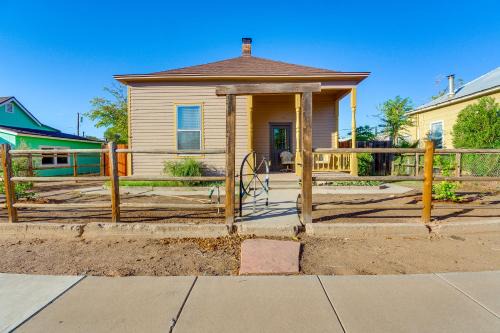 Walkable Location, Fenced Yard Wickenburg Home!