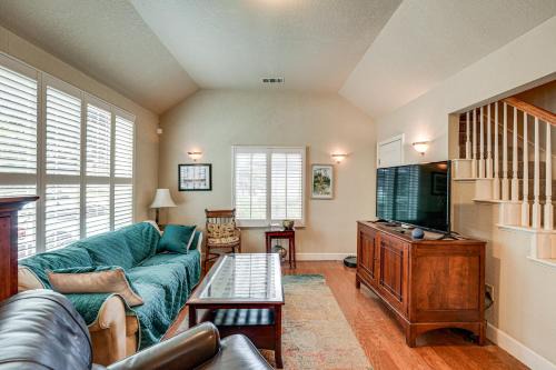 Walkable Miracle Mile Retreat with Peaceful Patio
