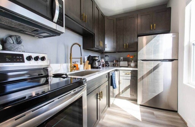 Walkable - Restaurants - Large Patio - A/C- Pets