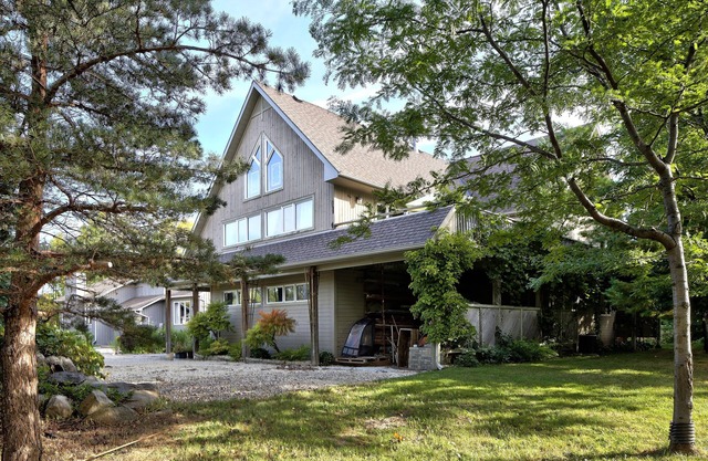 Walkable retreat at Blue Mountain w/hot tub/sauna/pool table/chef's kitchen