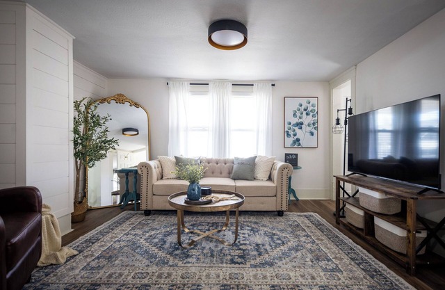 Walkable to Everywhere in Little Italy- Near CWRU, Cleveland Clinic Main Campus