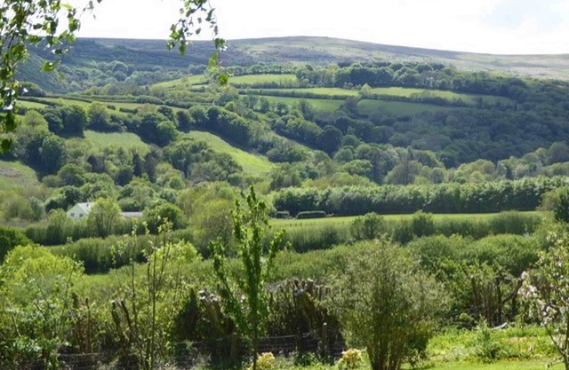Walkers Retreat with excellent views, large garden and free WiFi