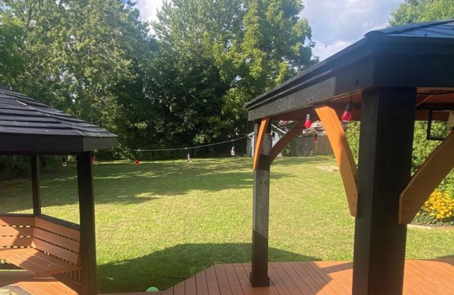 Walking Distance to Falls Free parking & cleaning