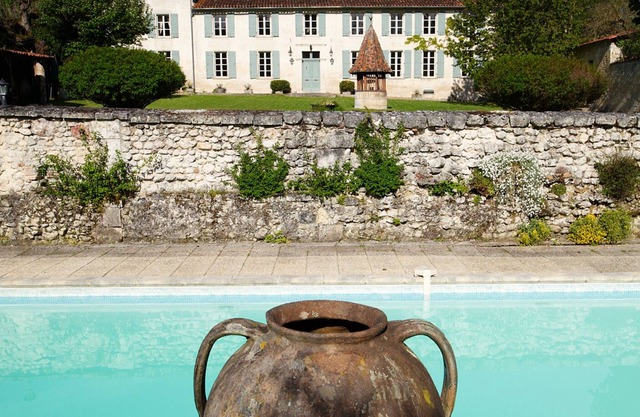 Walking distance to Aubeterre - Gorgeous Country Manor for families, heated pool