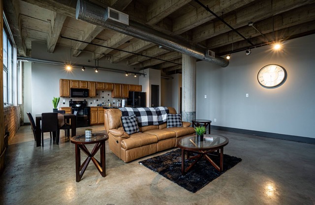 Walking distance MinuteMaid Park/GRB/Dynamo/Dwntwn