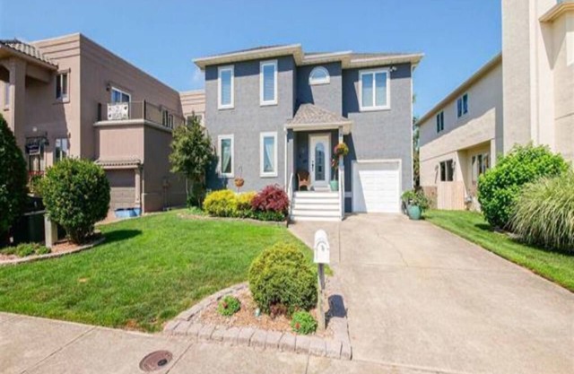 Walking distance to beach, JCC, tennis, court, docks, ball fields
