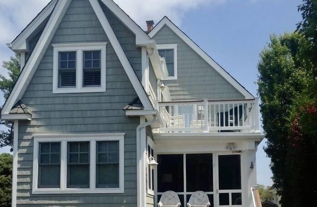 Walking distance to town and the beach. The charm of a beach cottage with all of the updated amenities.