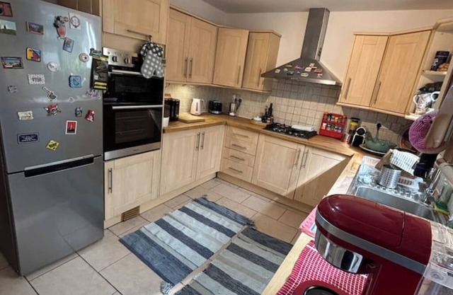 Walking distance to crystal palace triangle. Modern townhouse 4 bedrooms