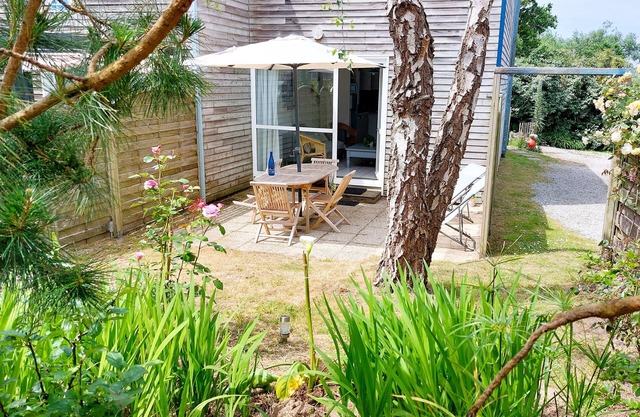 Walking distance to the sea, peaceful chalet sleeps 4