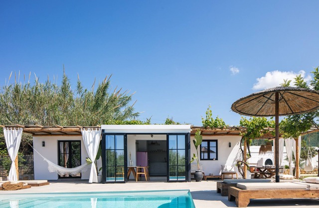 Walking Distance to Platanias Centre and the Beach! Heated pool!