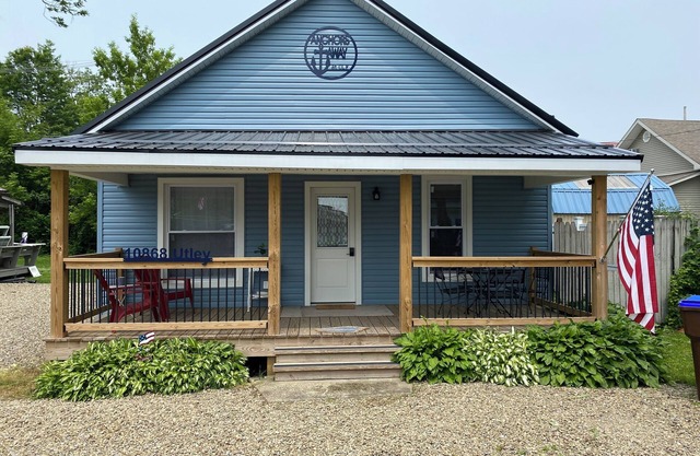 Walking distance to beach area of Conneaut lake- 4 beds-Pet Friendly- NO Smoking