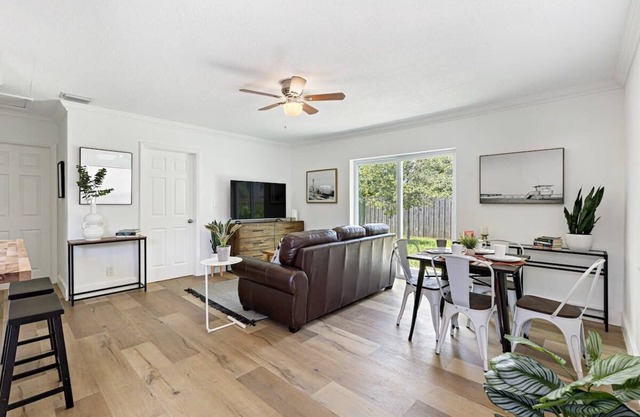 Walking on Sunshine – 2BR, 1BA Near Riverwalk