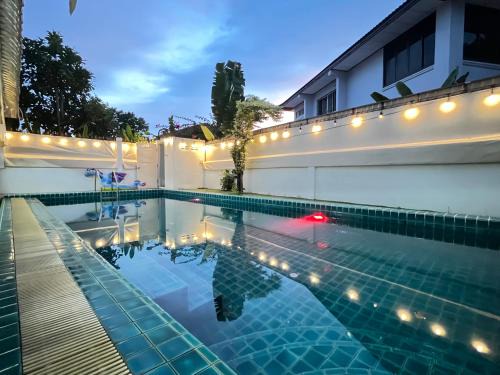 walking st 3kM,5 BR villa