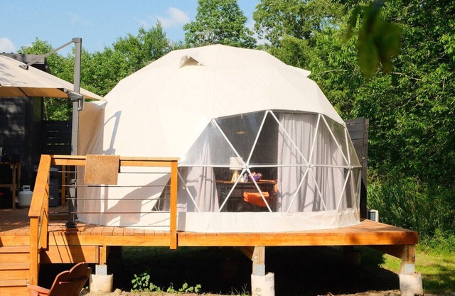 Walkout Dome with private hottub