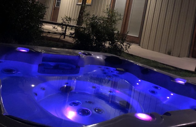 Wallace Ranch w/arena, corrals, fire pit, pool table, outdoor shower & HOT TUB!