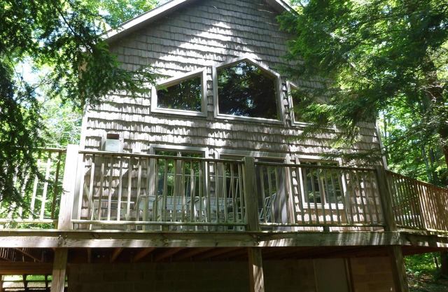 Walloon Lake Guest House Cottage ~ Beautiful And Secluded Getaway!