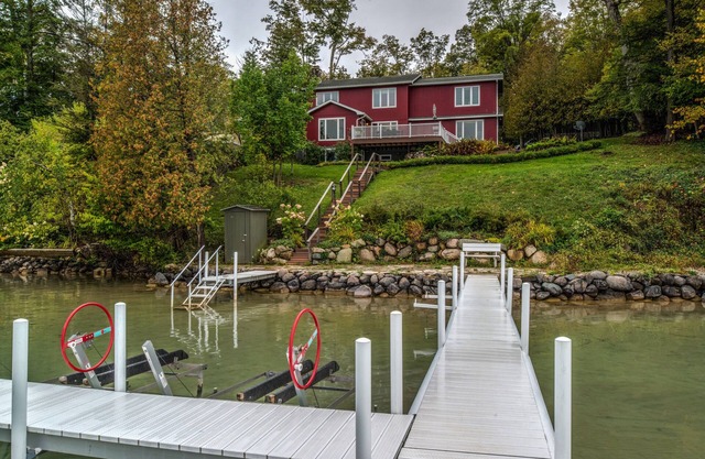 Walloon Lake lakefront home 4 bedroom private cottage on beautiful west arm