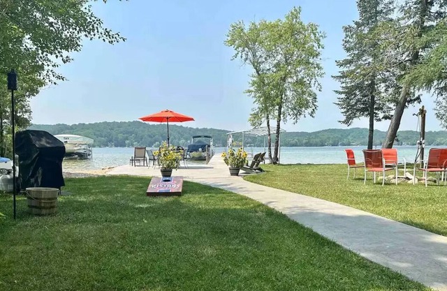 🏖Walloon Lakefront-Million Dollar Sunsets-Game Room-Fire Pit-Pets Welcome!🏖