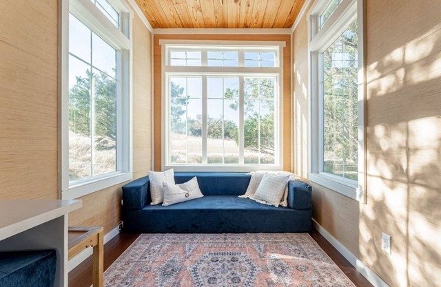 Walnut Horizon Tiny Home With Private Hot Tub!
