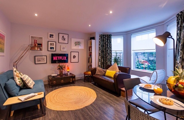 Walpole Bay 2 bed Stunning Garden Apartment By ADLIV