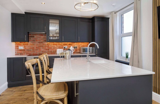 Walpole House - Hot Tub, Games Room, Sleeps 12