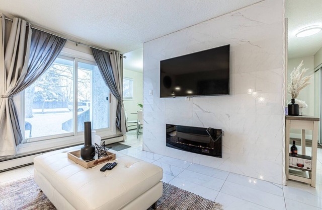 "Wander" Stunning 2 Bedroom Condo