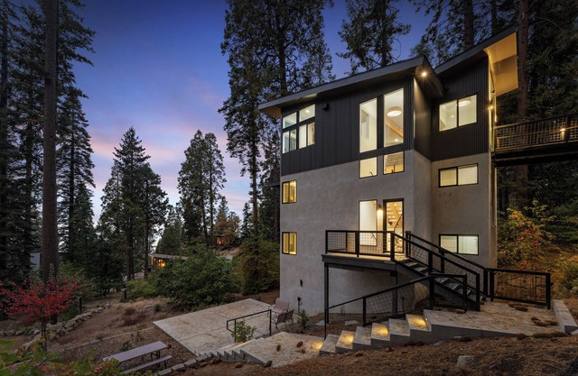 Wander Yosemite Park w/Forest View – 3 Bedrooms, Sleeps 8