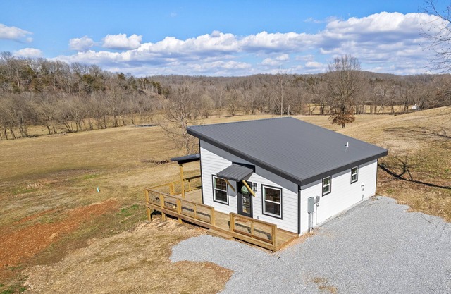 War Eagle Creek Retreat- Cabin on the Creek- Private but close to everything