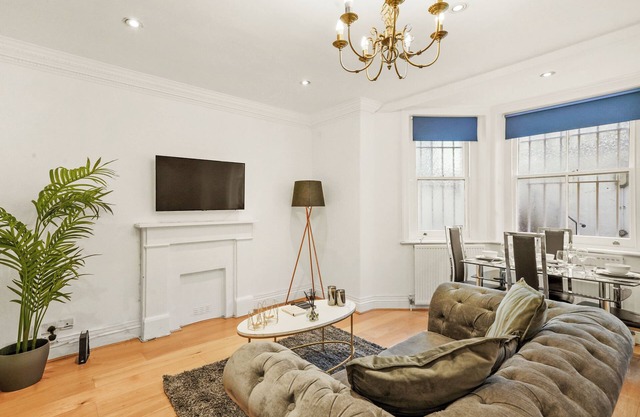 Warm and Cozy 1-BD Getaway near Hyde Park