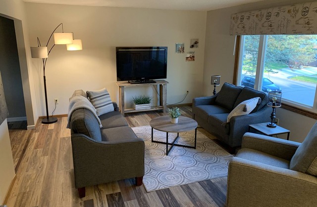 Warm and cozy property 2 miles to Mayo and St. Mary’s. 4 bedrooms, 3 bathrooms.
