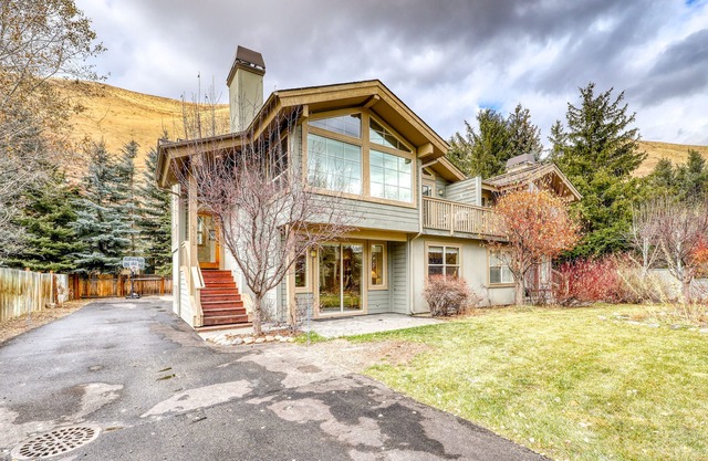 Warm Springs home w/private hot tub & breathtaking ski views of Bald Mountain!