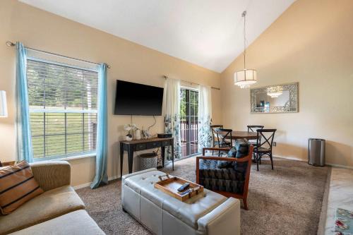Warm Welcome Getaway - Resort Stay for 6