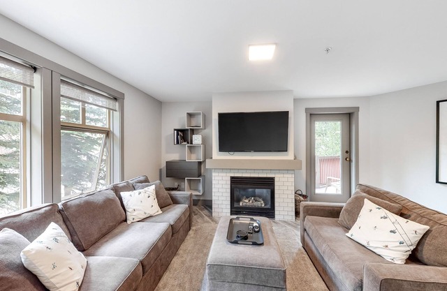 Warm & Welcoming Condo with Free WiFi, Access to Pools, Hot Tubs
