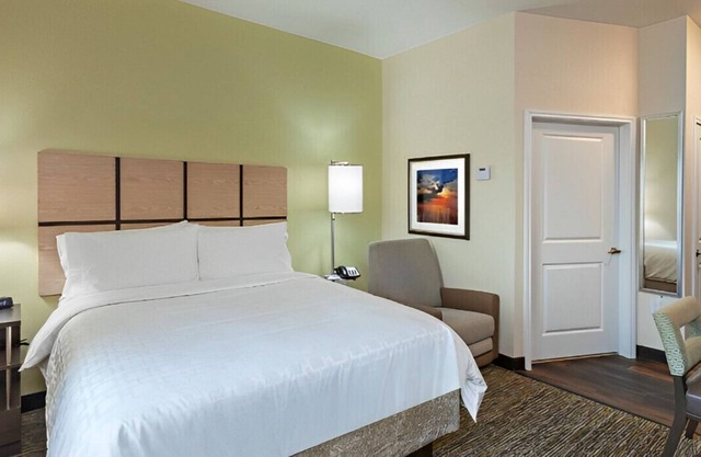 Warm & Welcoming Suite to Stay! W/ Free Parking
