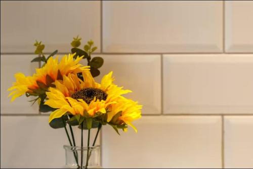 Warrington Stylish Home on Bluebell Road