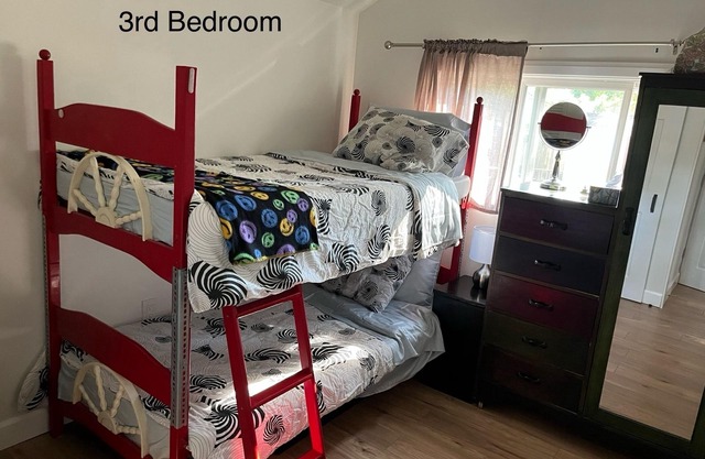 Wasaga Beach Great Family Cottage