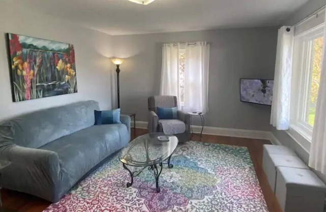 Washer, Dryer, Desk, Smart TV, Blackout Shades, Fully Stocked Kitchen Cookware