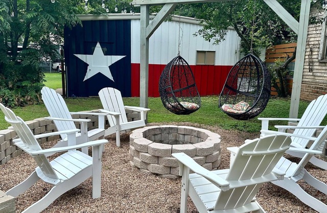 Washington House: Steps to Dwtn; Backyard oasis with fire pit/pool table/games