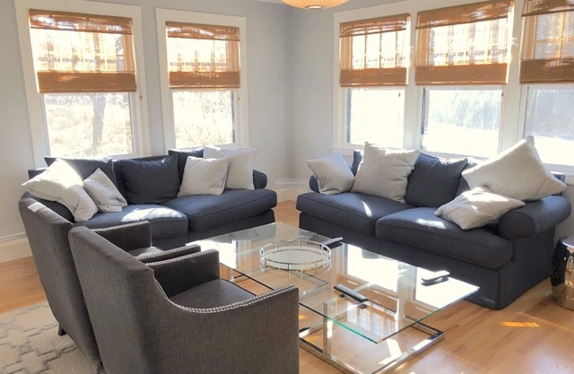 Watch Hill Luxury, Contemporary 5BR - Private, gated - Beach parking included