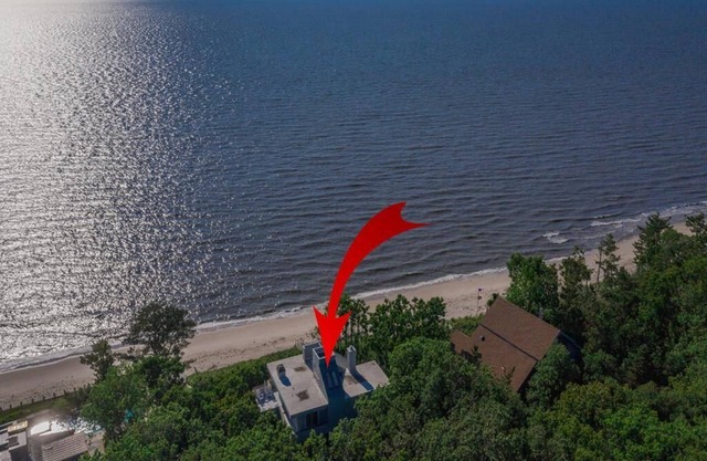 Water Front Property with Customized Pool and Spa with private access to the Delaware Bay