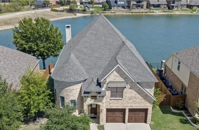 Water's Edge Bliss: Fort Worth Getaway W/ Pool