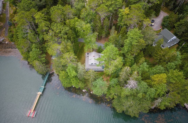 Water's Edge - Waterfront Cottage on Southport - Wrap-Around Porch!